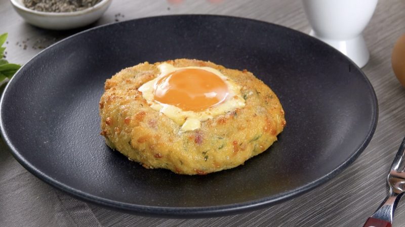 Ir para  <p><em>para 4 por&ccedil;&otilde;es</em></p>

<p>400 g de batatas cozidas e descascadas;</p>

<p>4 colheres de sopa de farinha de rosca;</p>

<p>50 g de...